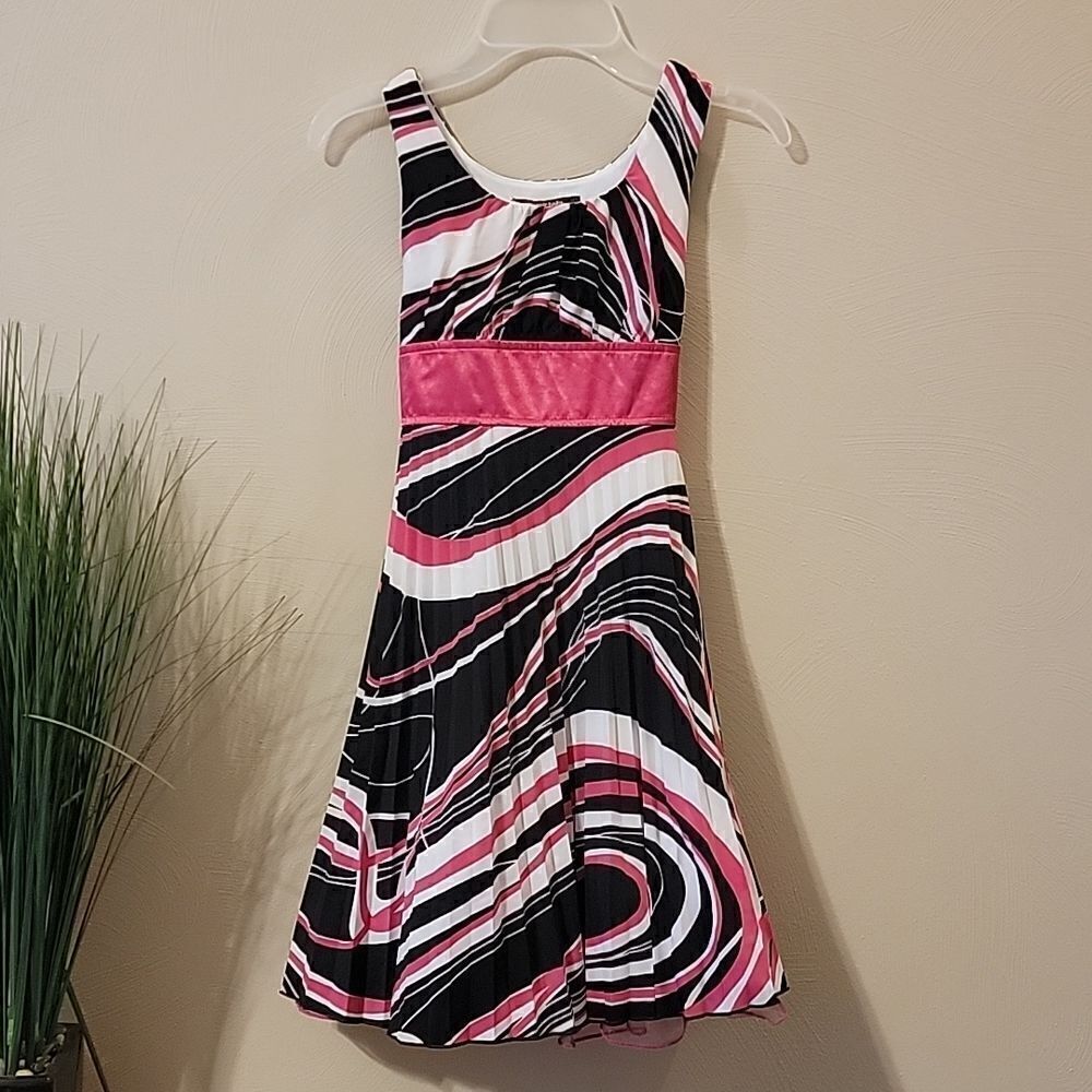 MY MICHELLE BLACK AND PINK SLEEVELESS DRESS WITH PLEATS, SIZE 8